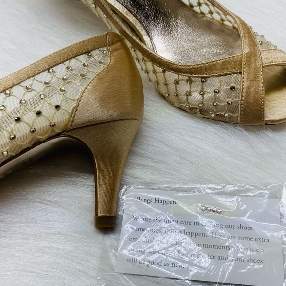 Adrianna Papell Dress Shoes Womens Size 7.5 High Kitten Heel Gold Nude Mesh - Picture 5 of 8